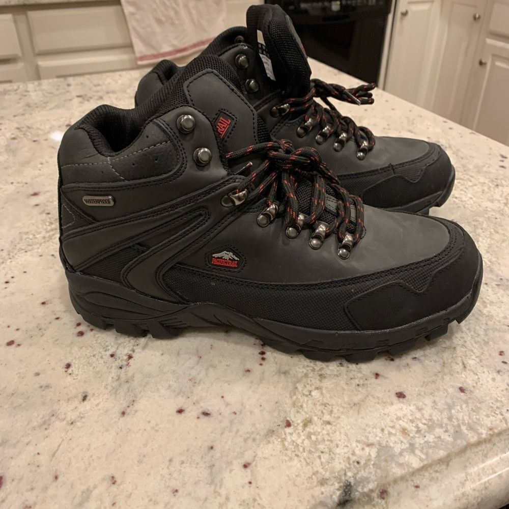 Pacific Trail Rainer Mens Waterproof Boots sz 8-1/2 NWT